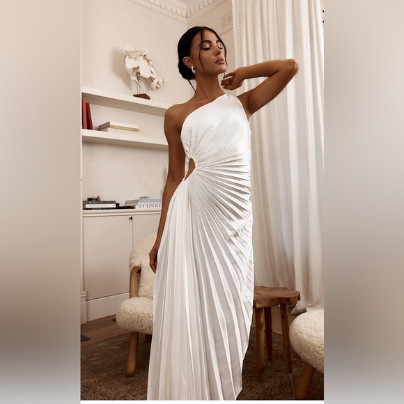 Selfie Leslie White One-Shoulder Pleated Gown with Side Cutout - Picture 2 of 7